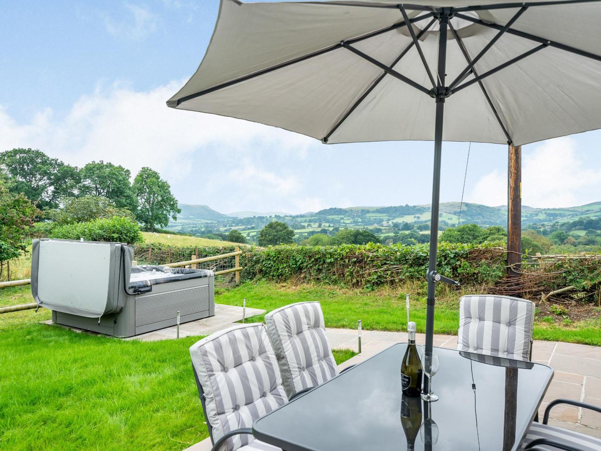 Meadowcroft Villa Bettws Disserth ภายนอก รูปภาพ