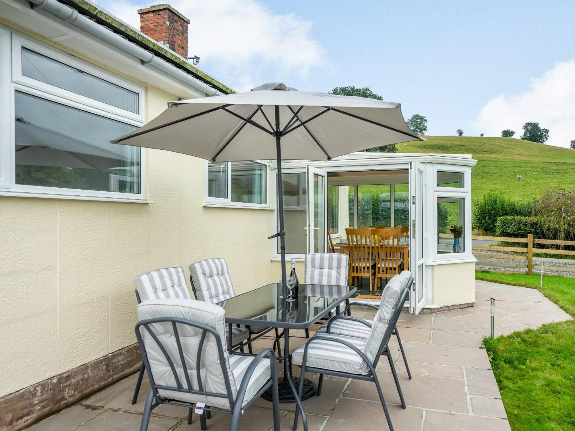 Meadowcroft Villa Bettws Disserth ภายนอก รูปภาพ