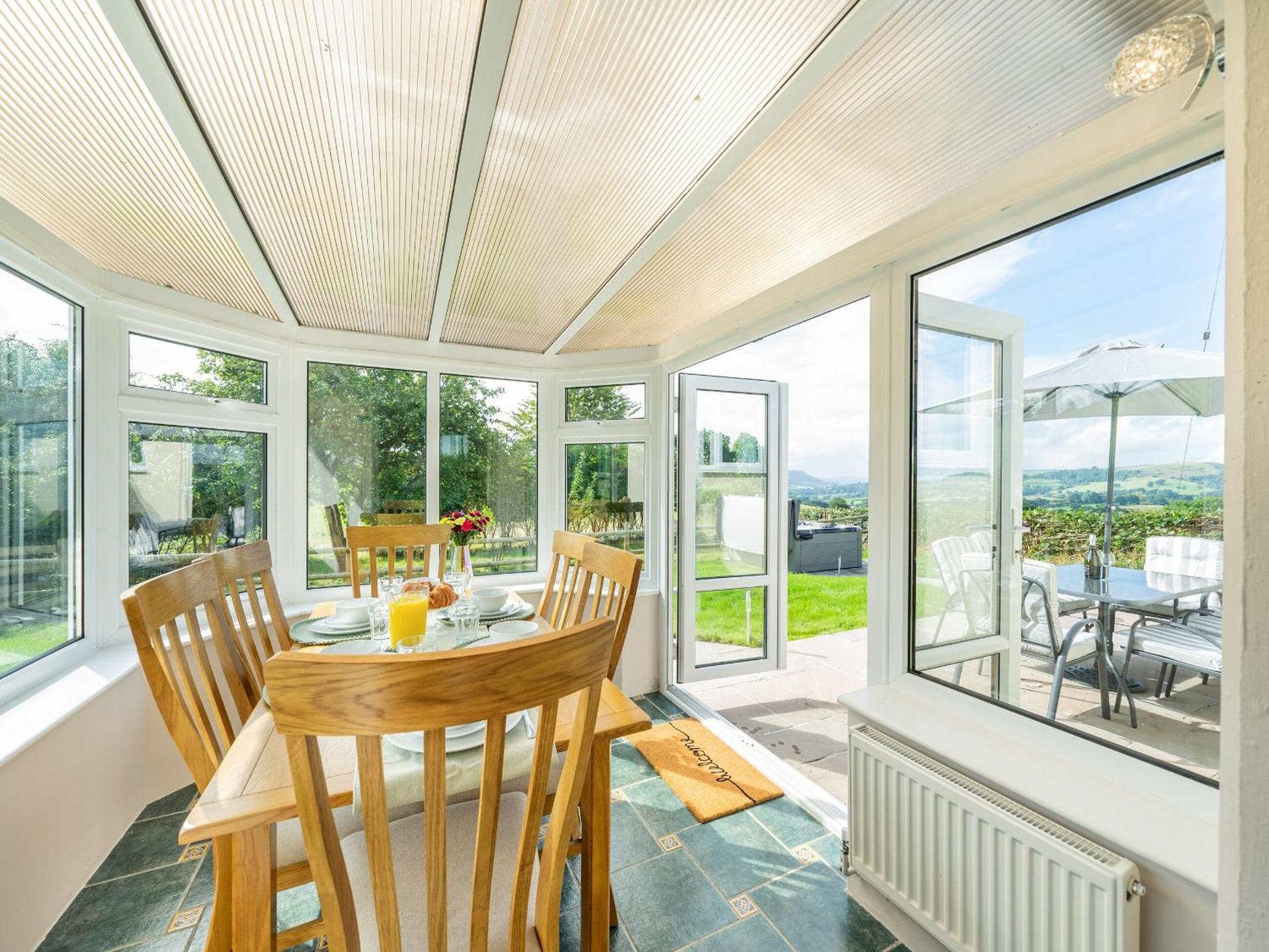 Meadowcroft Villa Bettws Disserth ภายนอก รูปภาพ