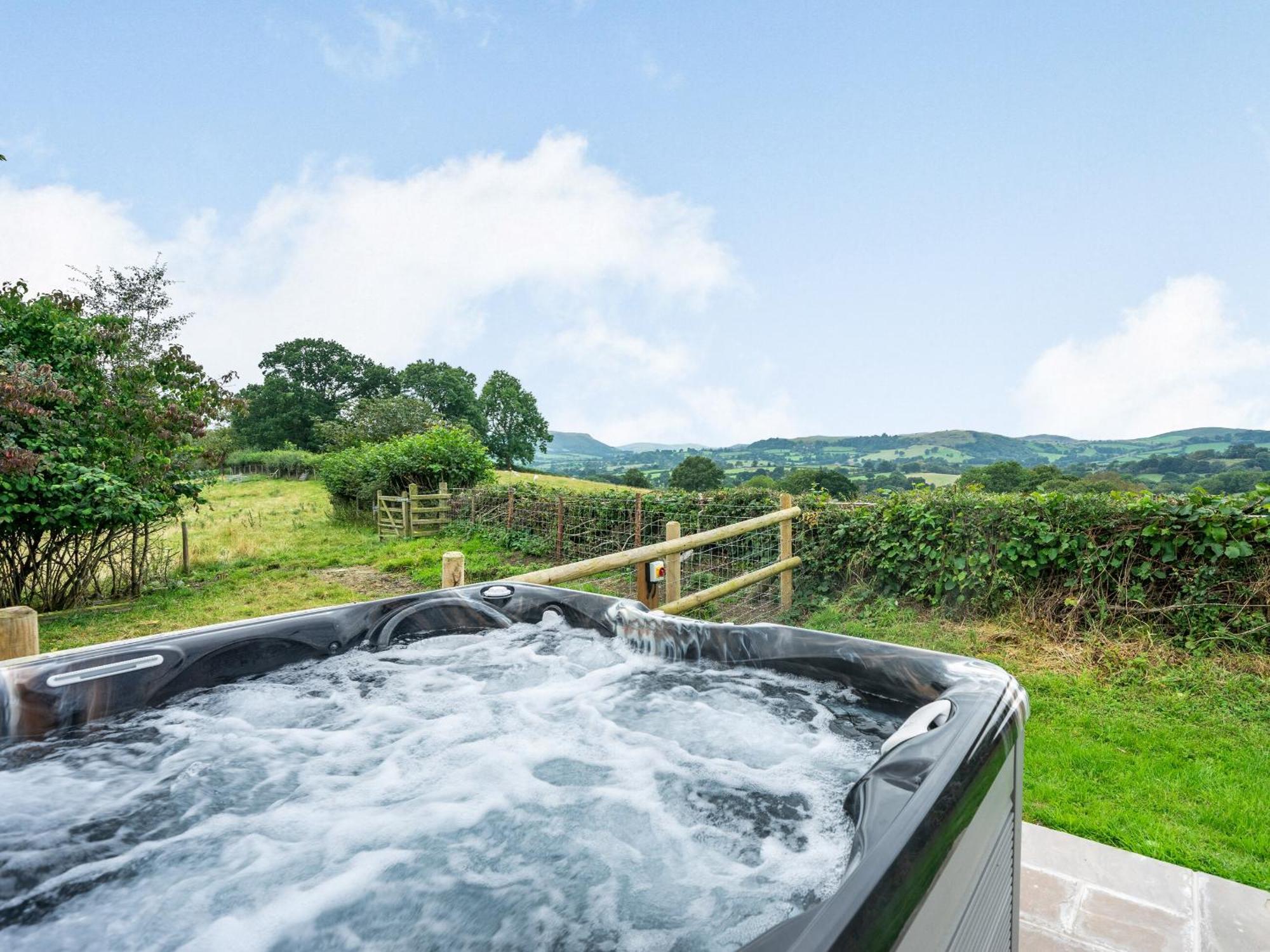 Meadowcroft Villa Bettws Disserth ภายนอก รูปภาพ